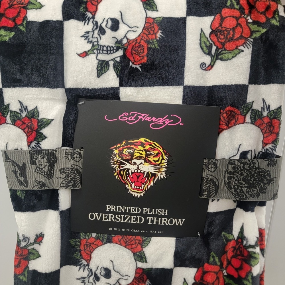 NWT ED HARDY Checkered Oversized 60‎ x 70 Plush Throw Blanket Skulls and Roses